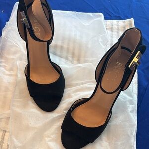 Rouge Helium Black Open-Toe Ankle-Strap Heels size 7 never worn